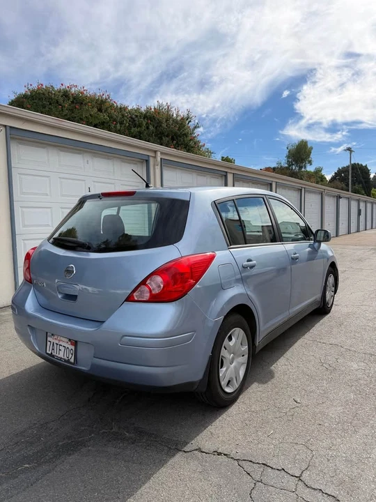 2011 Nissan Versa - Image 4 of 10