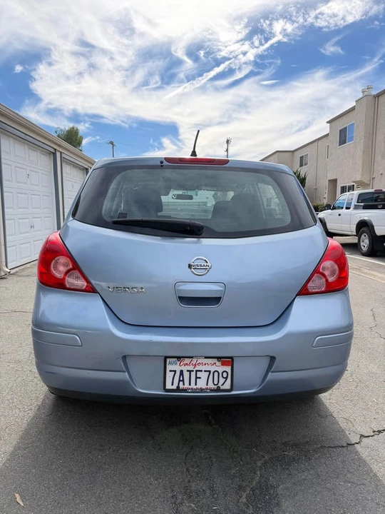2011 Nissan Versa - Image 5 of 10