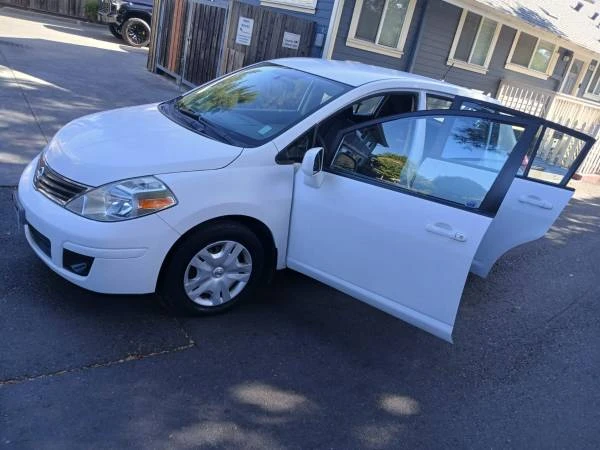 2011 Nissan Versa - Image 10 of 31