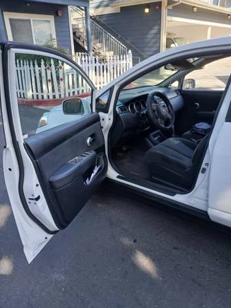 2011 Nissan Versa - Image 12 of 31