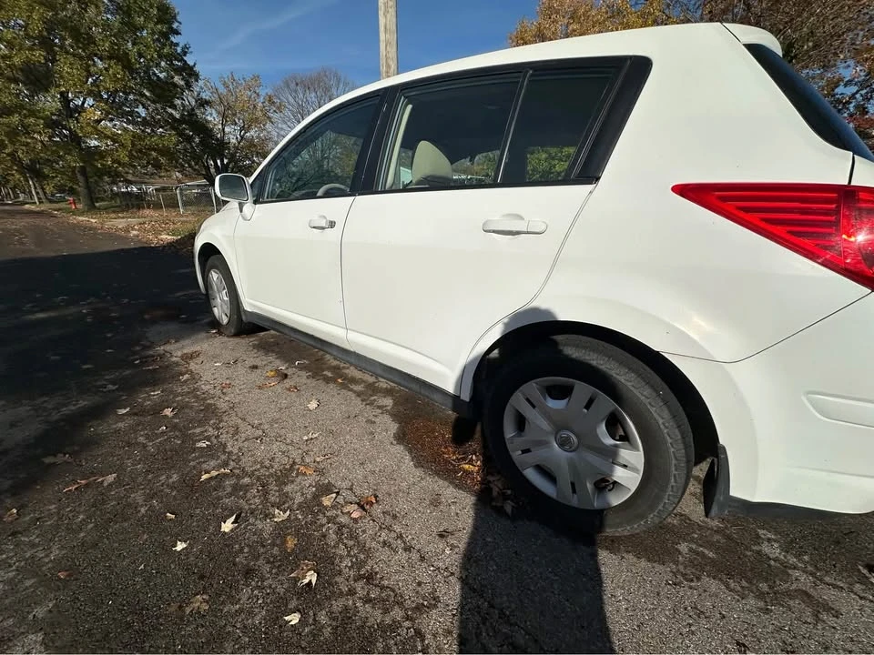 2013 Nissan Versa - Image 2 of 5