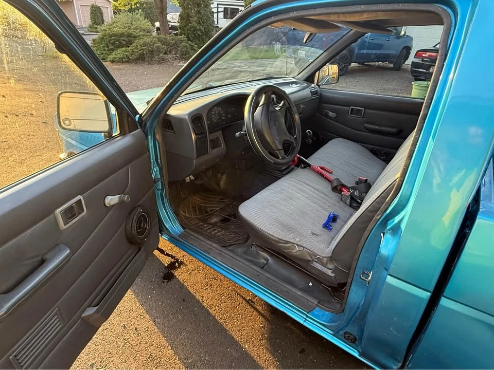 1995 Nissan Frontier - Image 4 of 10