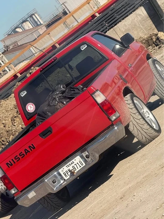 1997 Nissan Frontier 1st Gen - Image 2 of 4
