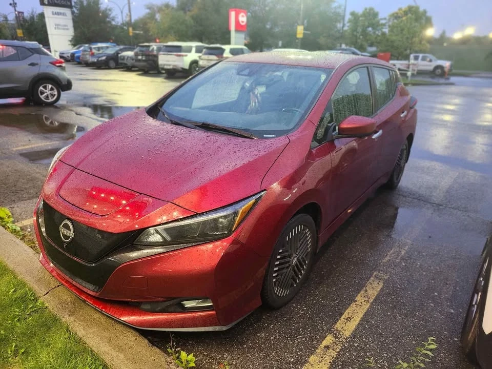 2023 Nissan Leaf - Image 2 of 4