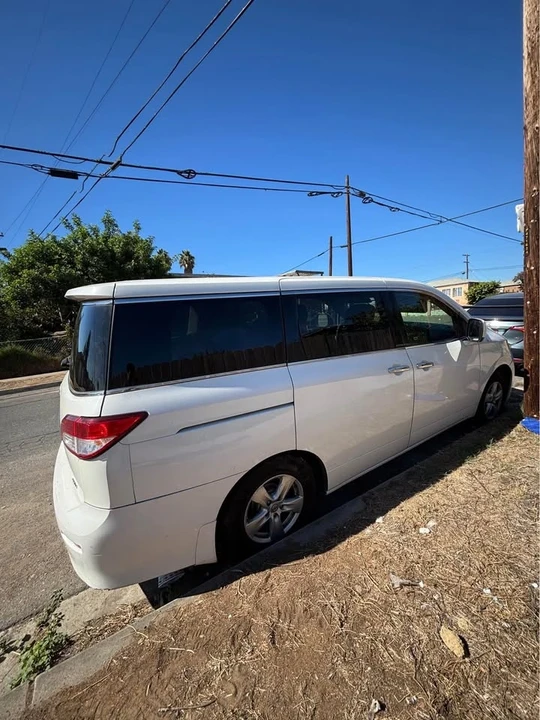 2011 Nissan Quest - Image 3 of 5