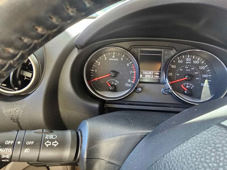 2011 Nissan Rogue - Image 6 of 10