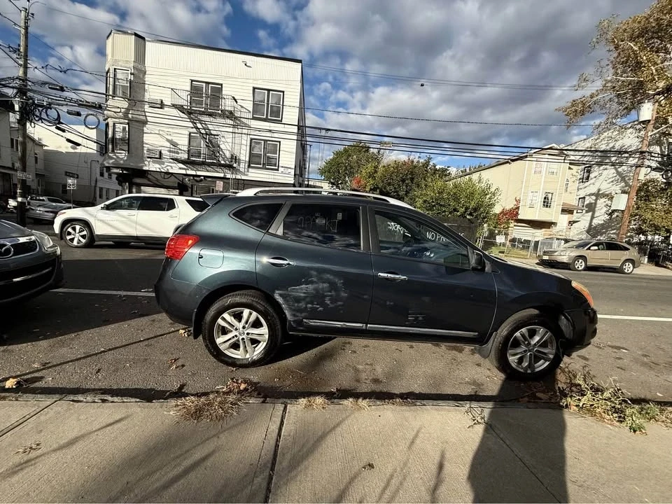 Nissan Rogue - Image 4 of 10
