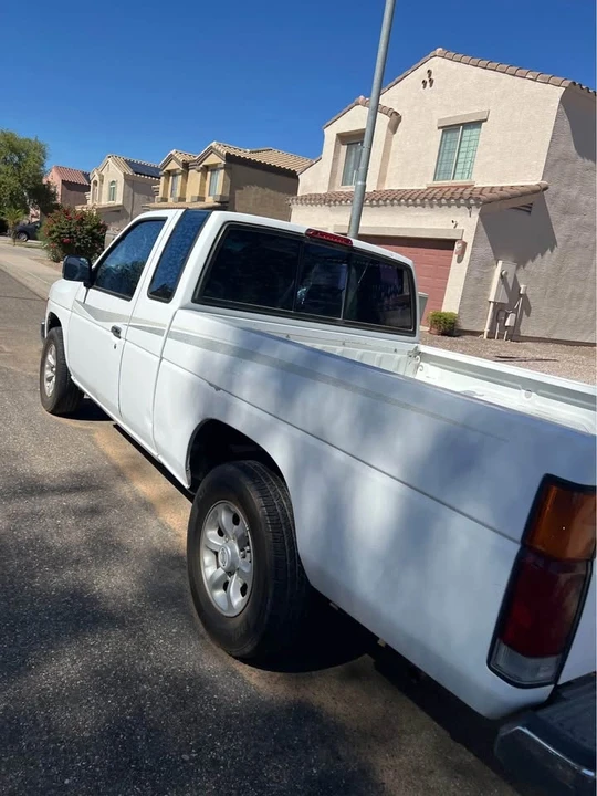 1996 Nissan Frontier - Image 2 of 4