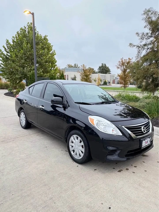 Nissan Versa - Image 3 of 9