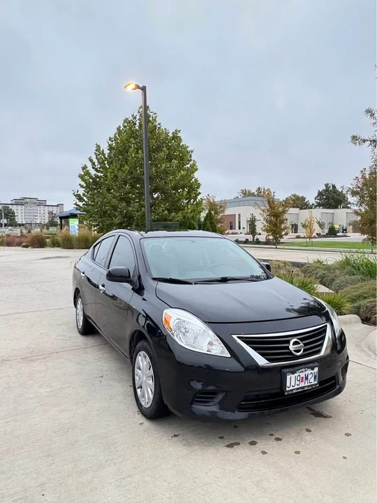 Nissan Versa - Image 4 of 9