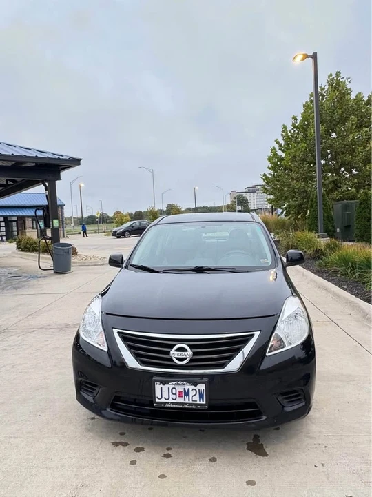 Nissan Versa - Image 5 of 9