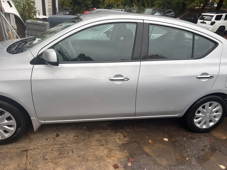 2014 Nissan Versa - Image 6 of 7