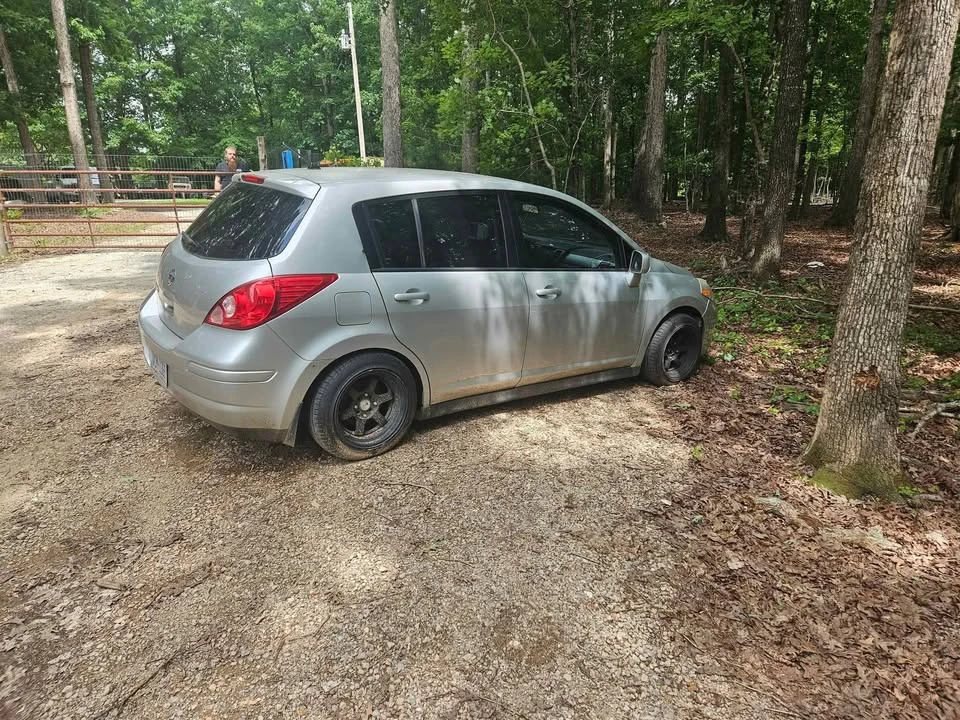 Nissan Versa - Image 2 of 10