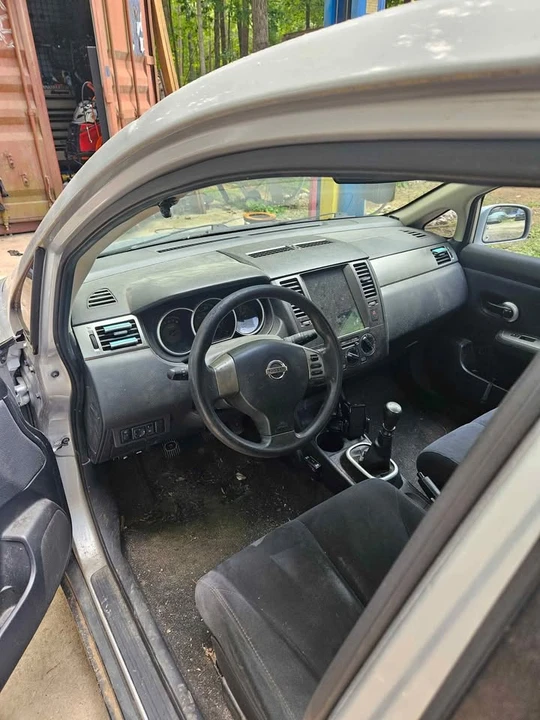 Nissan Versa - Image 4 of 10