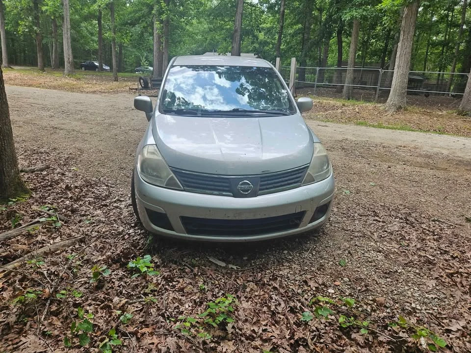 Nissan Versa - Image 3 of 10