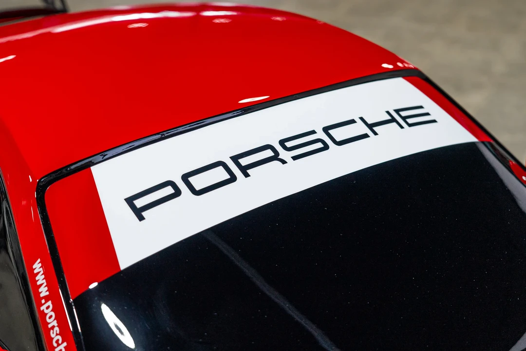 Porsche 911 - Image 24 of 31