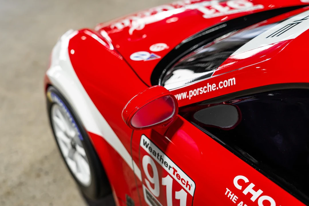 Porsche 911 - Image 26 of 31