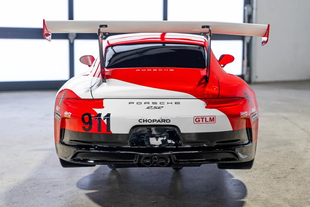 Porsche 911 - Image 19 of 31