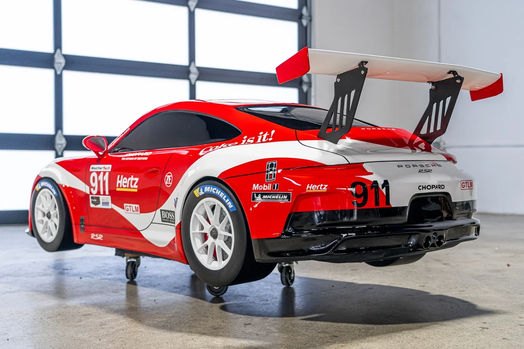 Porsche 911 - Image 14 of 31