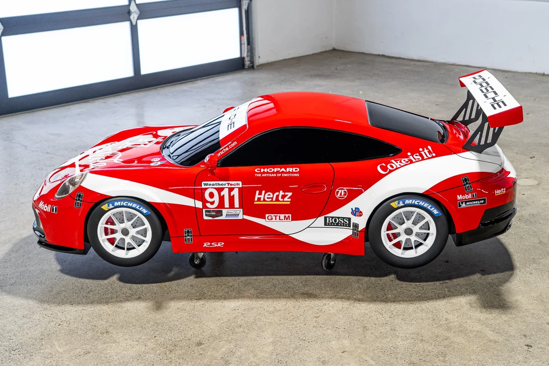 Porsche 911 - Image 15 of 31