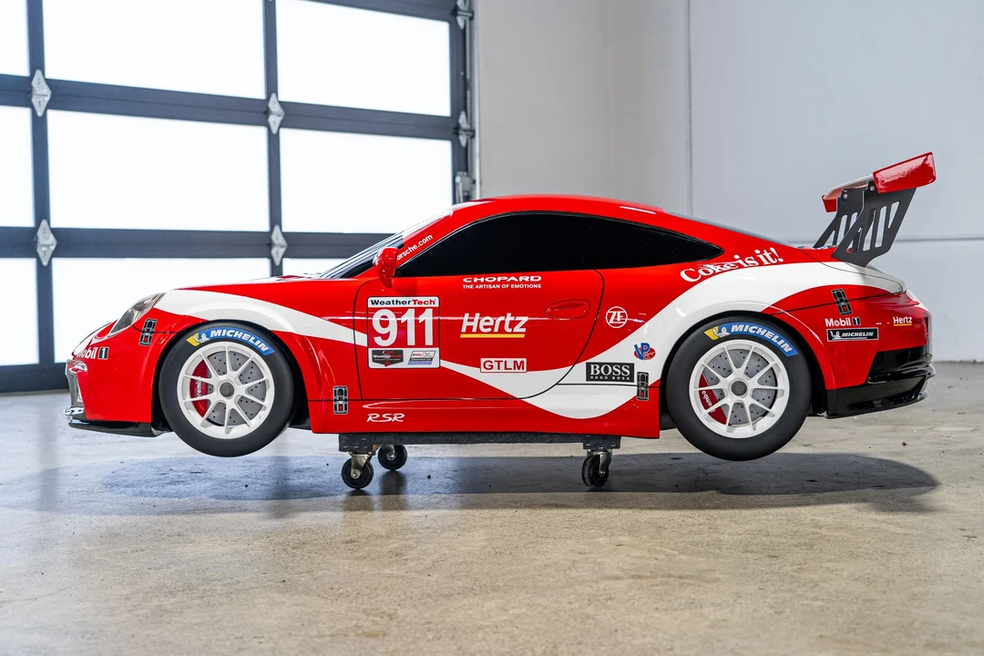 Porsche 911 - Image 16 of 31