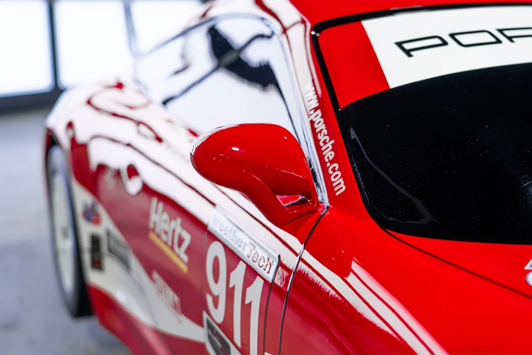 Porsche 911 - Image 27 of 31