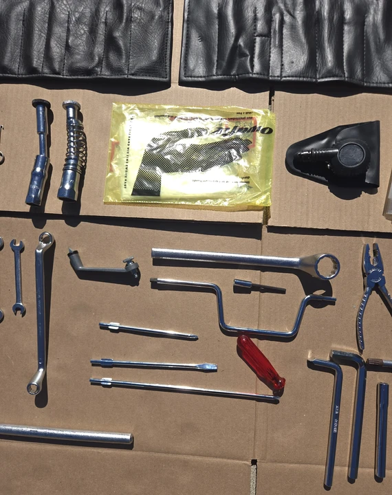 Parts & Memorabilia Tools - Image 8 of 20