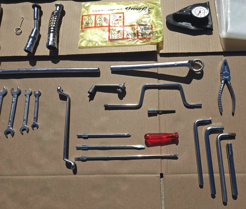 Parts & Memorabilia Tools - Image 3 of 20