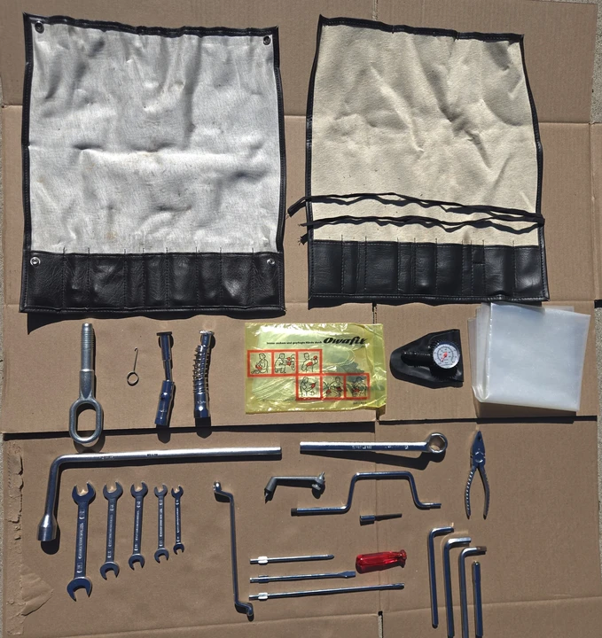 Parts & Memorabilia Tools - Image 15 of 20
