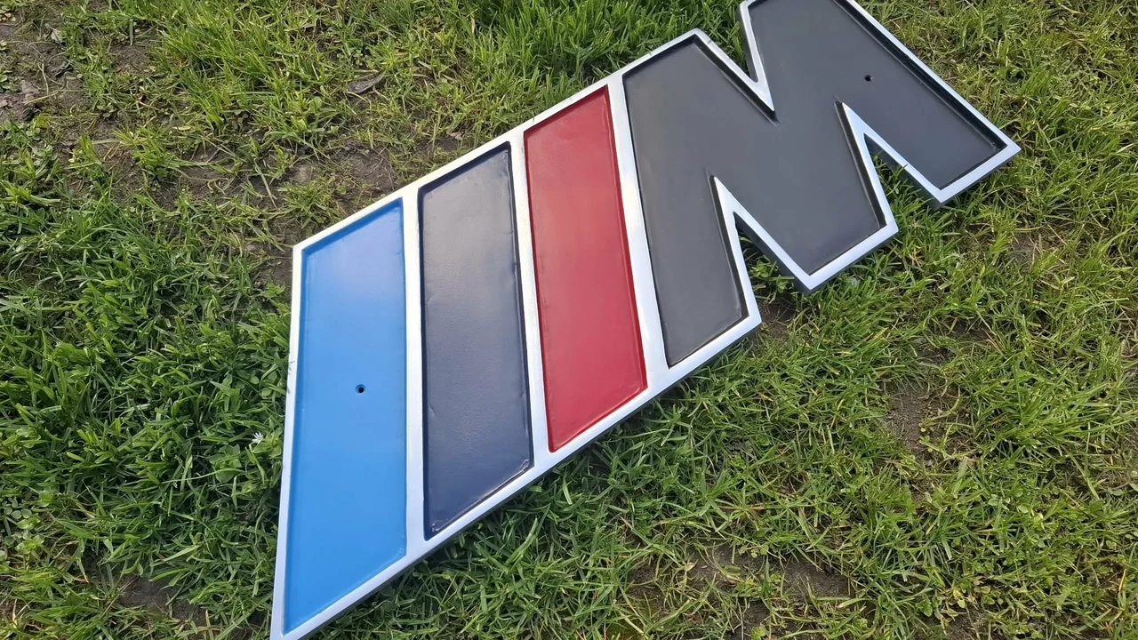 BMW - Image 11 of 17