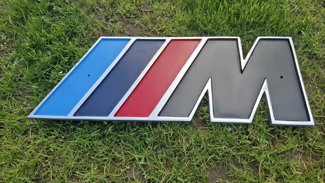 BMW - Image 12 of 17