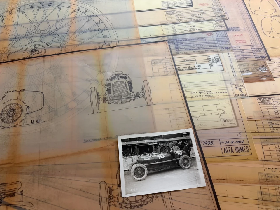 Alfa Romeo - Image 2 of 31