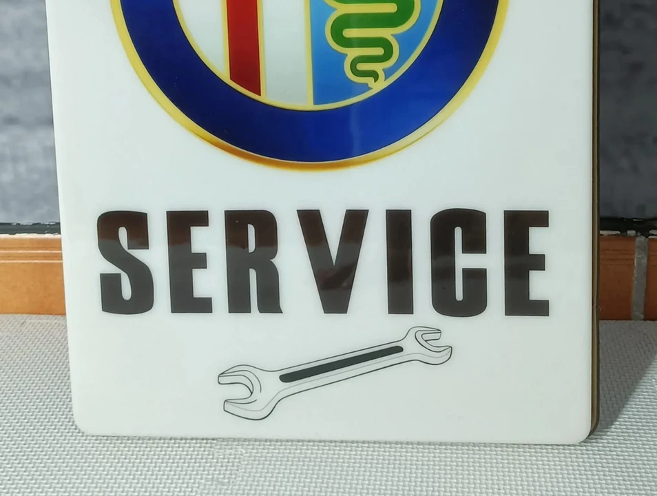 Alfa Romeo - Image 7 of 28