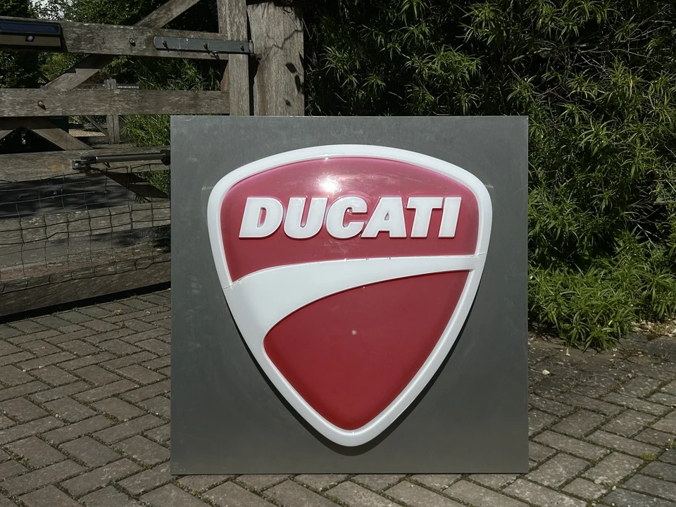 Ducati - Image 2 of 14