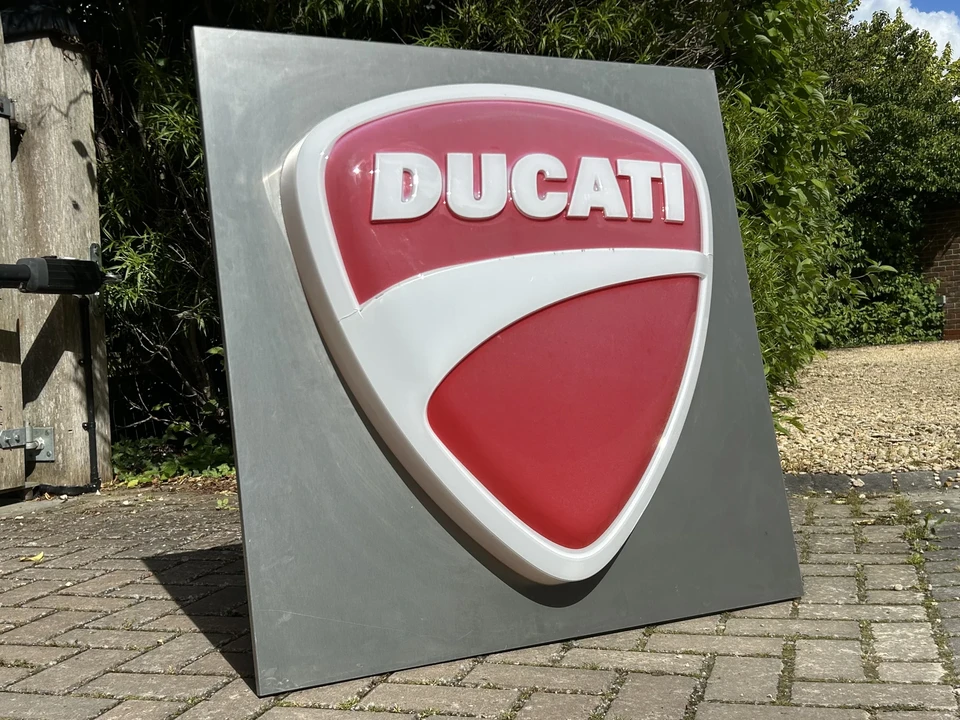 Ducati - Image 4 of 14