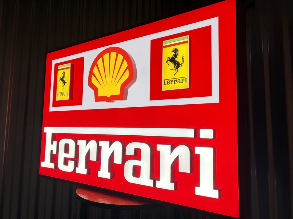 Ferrari - Image 2 of 23