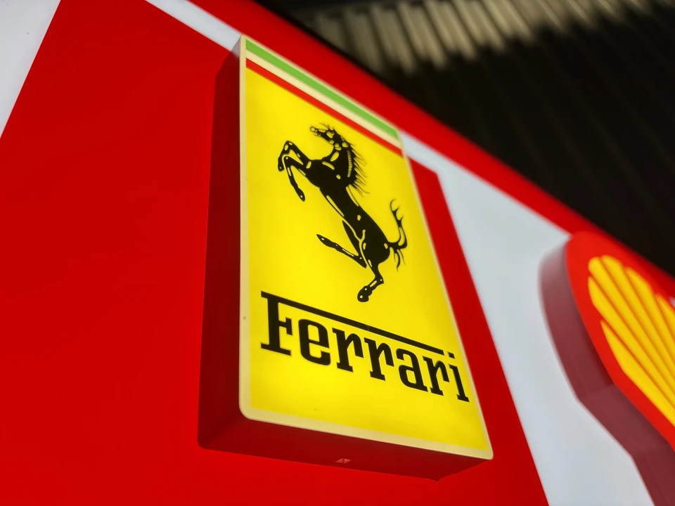 Ferrari - Image 7 of 23