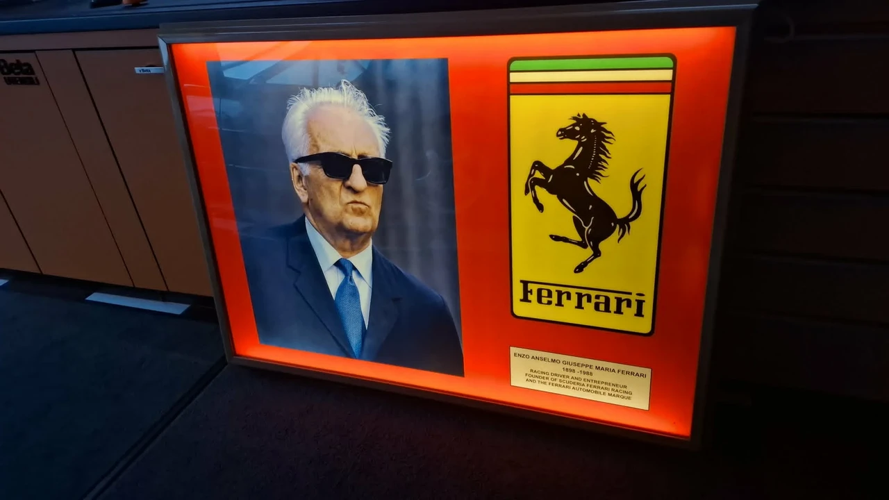 Ferrari - Image 3 of 21