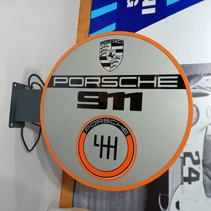Porsche 911 - Image 3 of 31