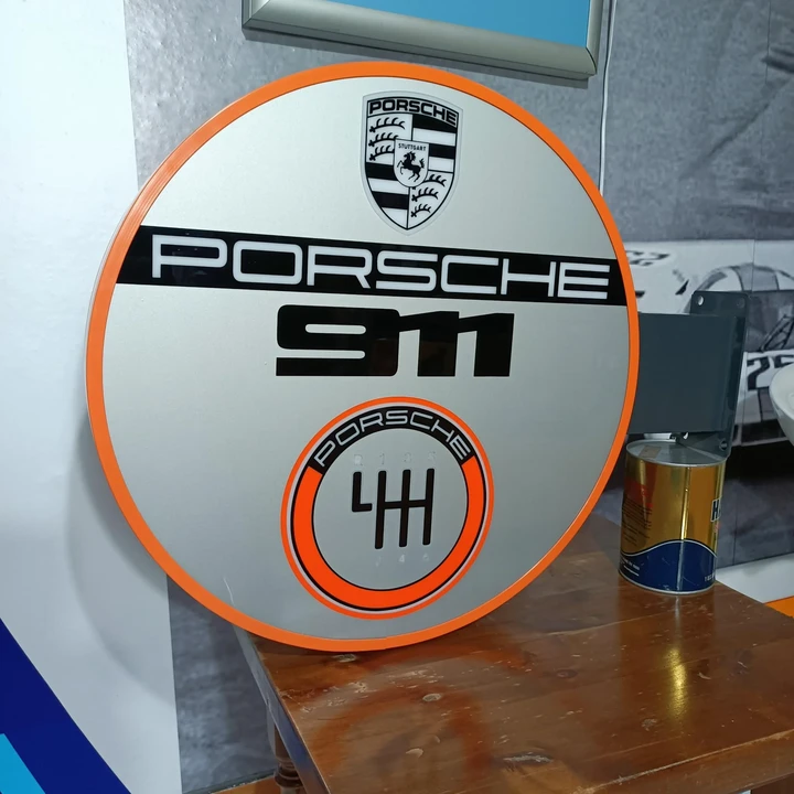 Porsche 911 - Image 15 of 31