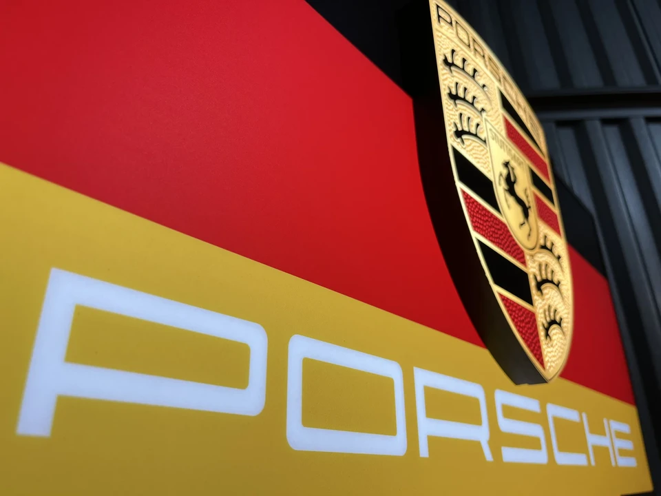 Porsche - Image 7 of 13