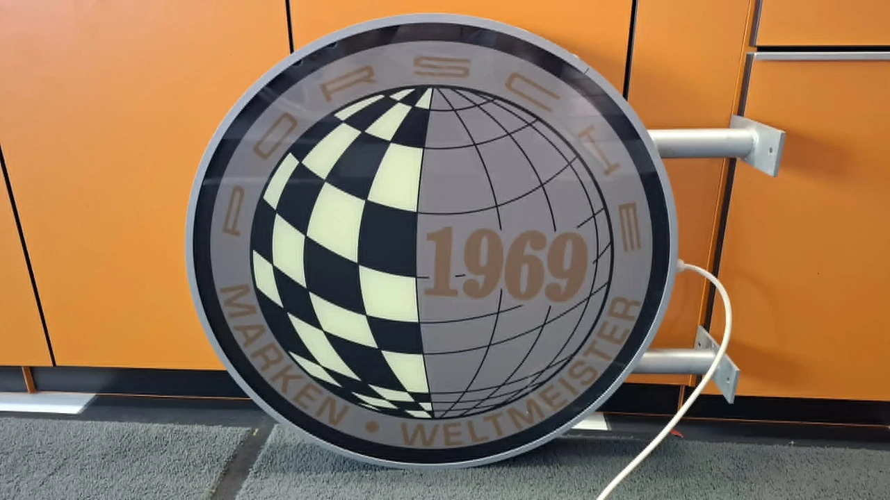 Porsche - Image 3 of 11