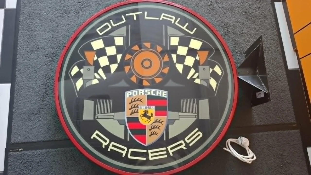 Porsche - Image 2 of 14