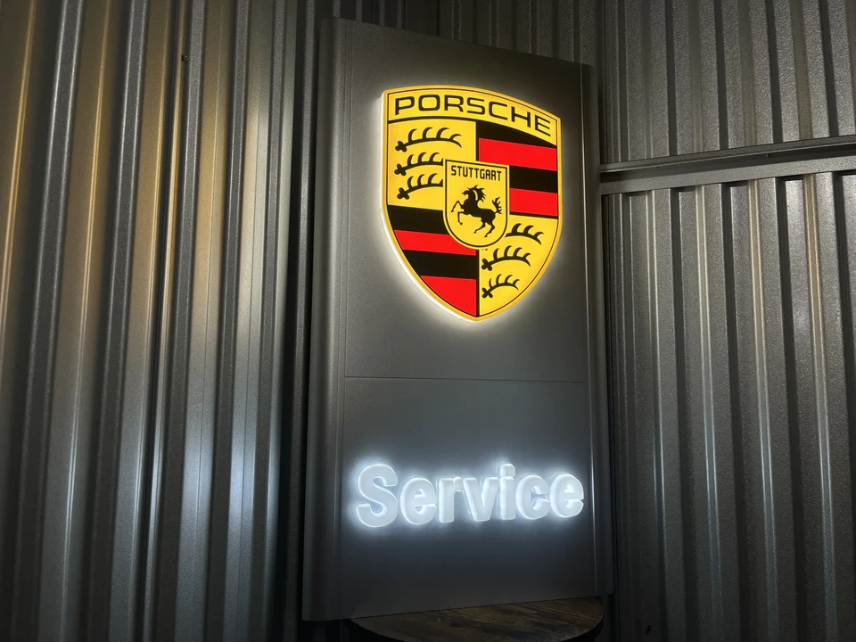 Porsche - Image 2 of 15