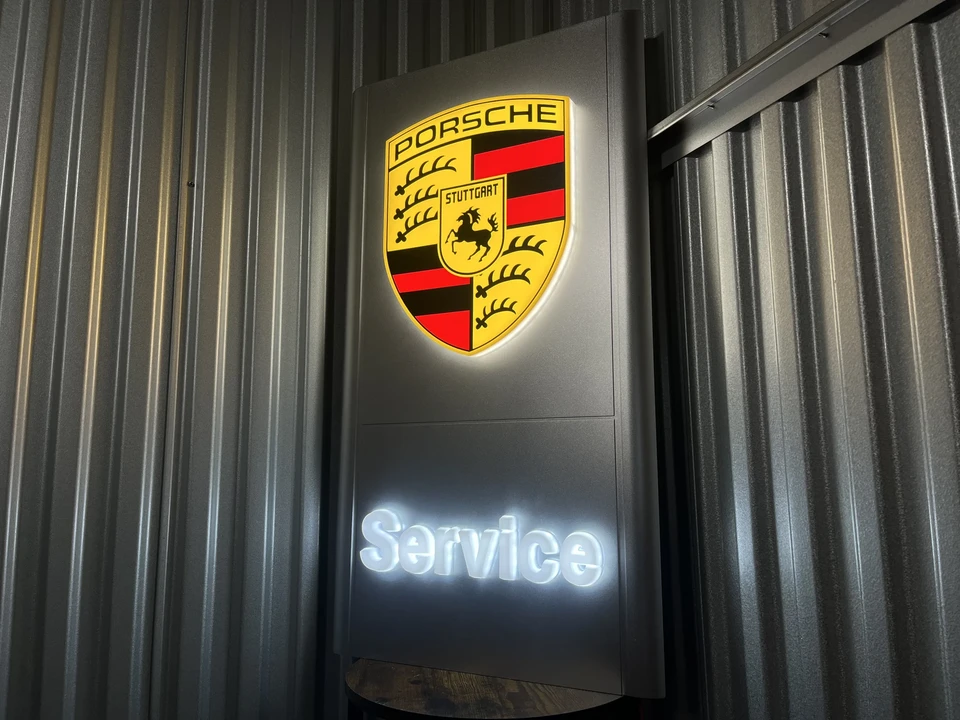 Porsche - Image 4 of 15