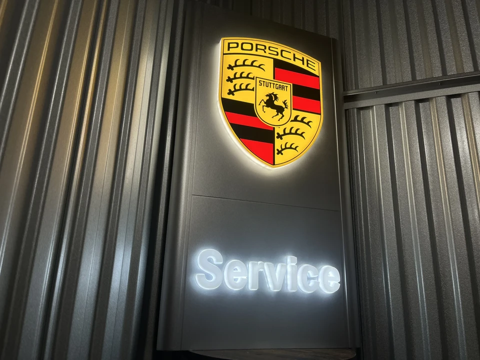 Porsche - Image 3 of 15