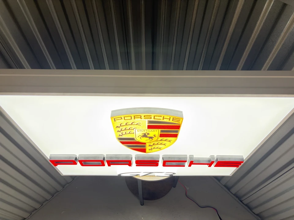 Porsche - Image 9 of 19