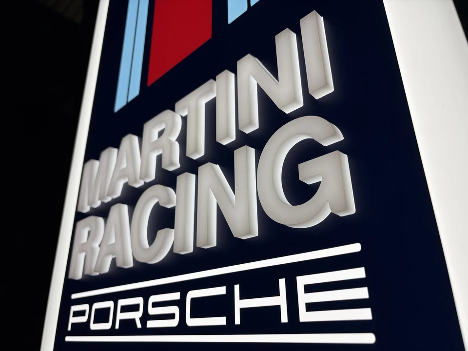Porsche - Image 11 of 19