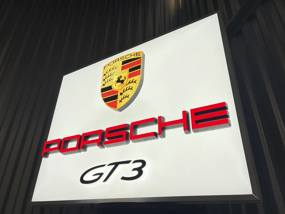 Porsche - Image 6 of 19