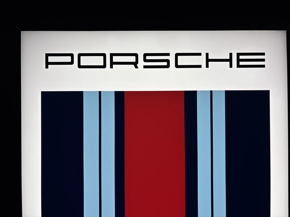 Porsche - Image 9 of 19
